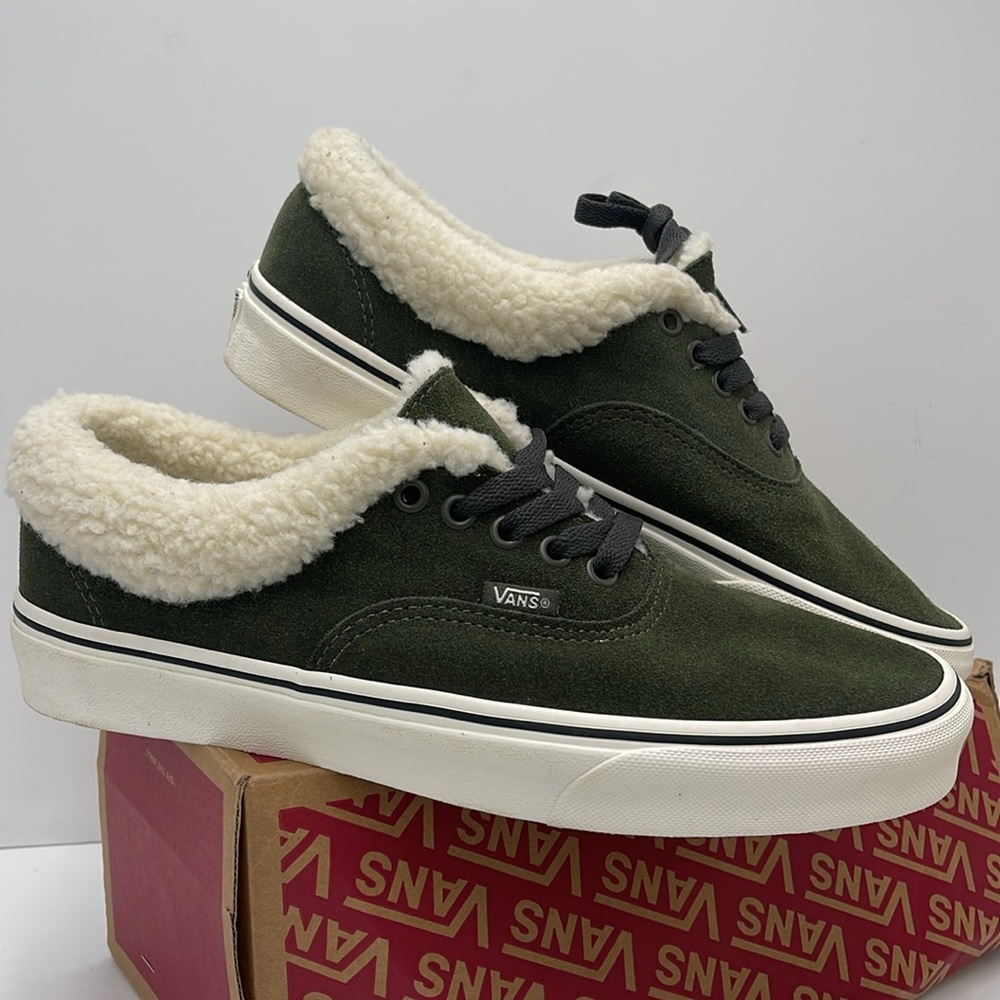 Vans WMNS Authentic Sherpa
Sherpa Grape Leaf
VN000CP4KCZ Green Sneakers - Picture 8 of 16